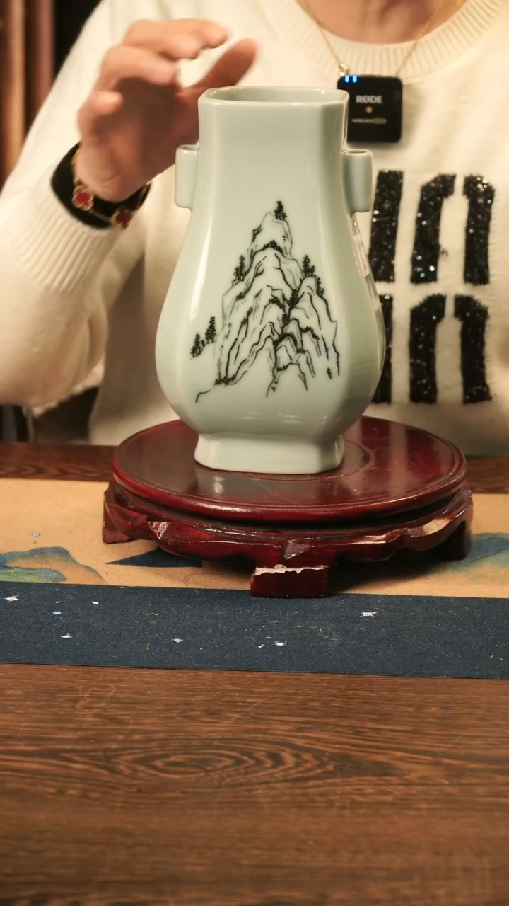 【闪购商品】釉中彩 山水画 双耳瓶