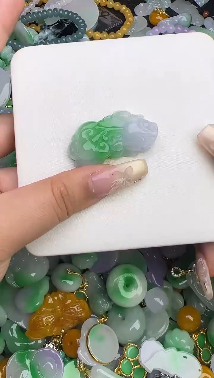 翡翠未镶嵌颈饰天然缅甸翡翠吊坠