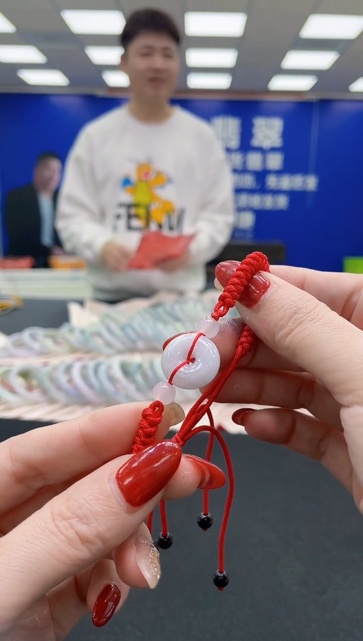 未镶嵌手镯翡翠是****吖AAAAAAAAAA