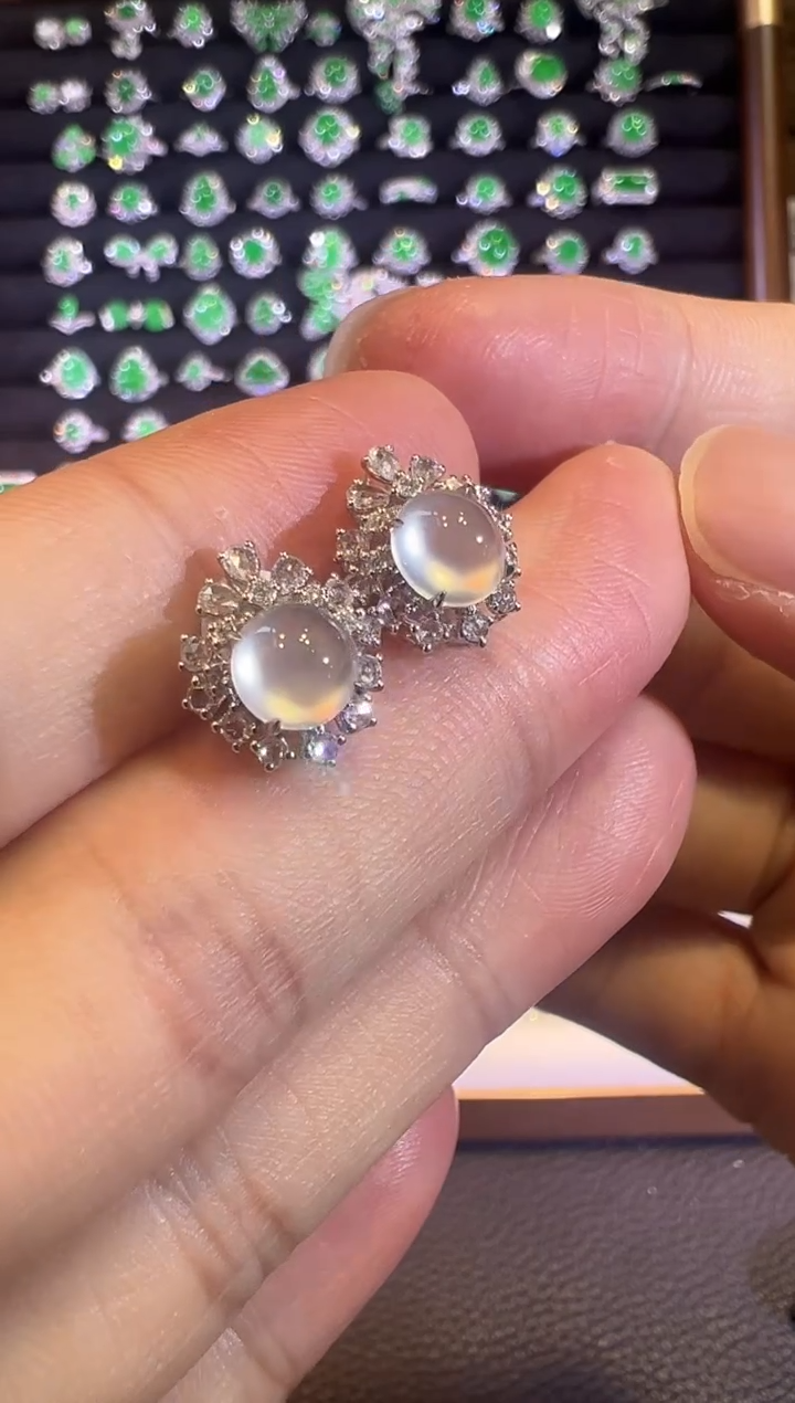 【闪购商品】翡翠耳饰18K金镶嵌玻璃种双眼皮蛋面耳钉