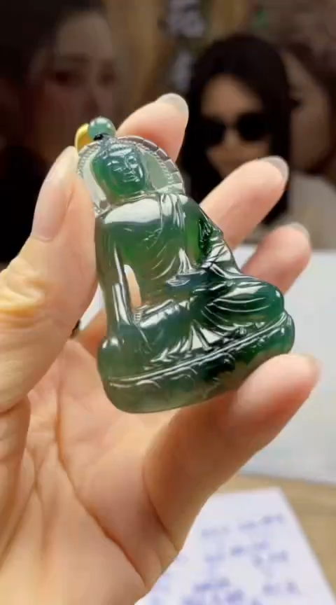 翡翠未镶嵌颈饰      *54