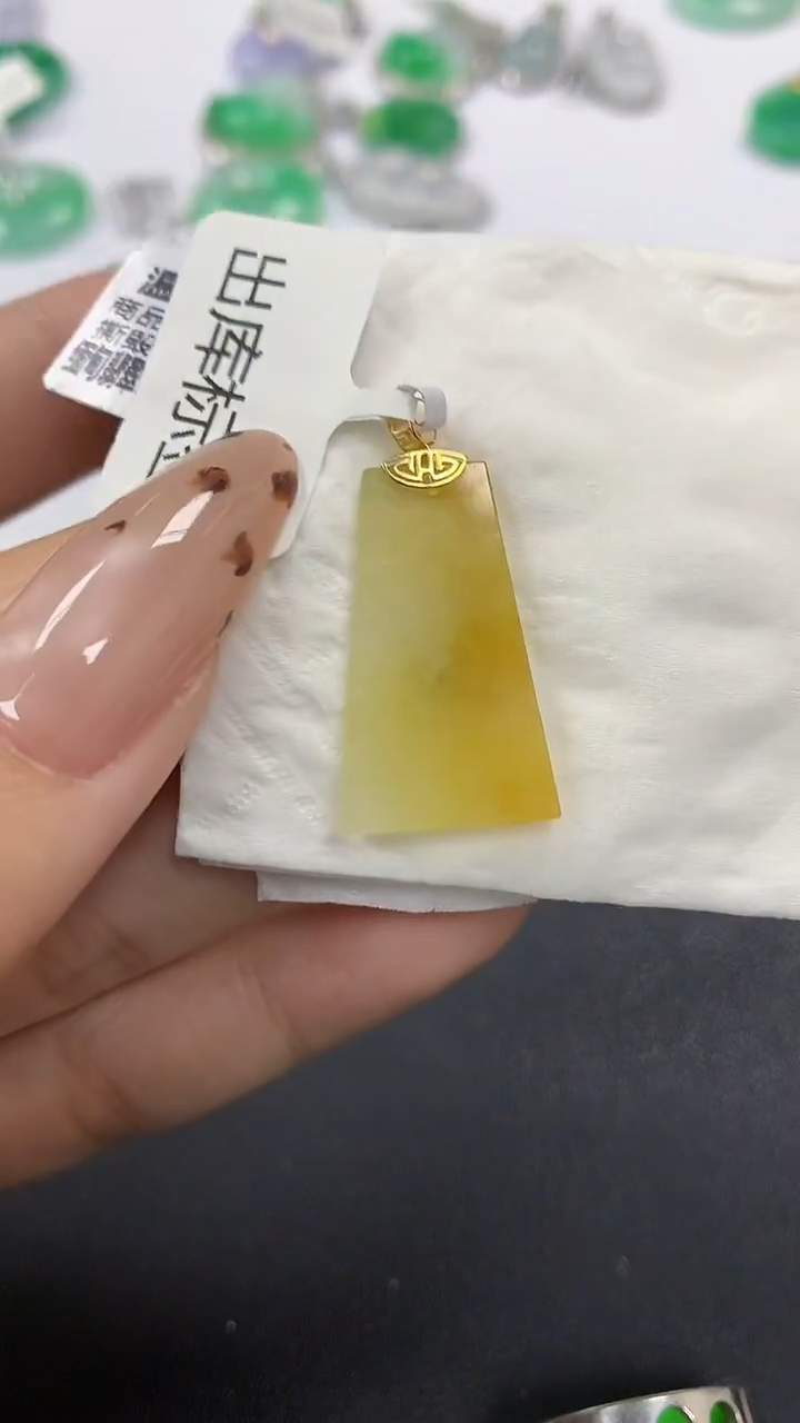 颈饰18K金镶嵌翡翠a货假一赔三支持复检百元上9元证书费自理