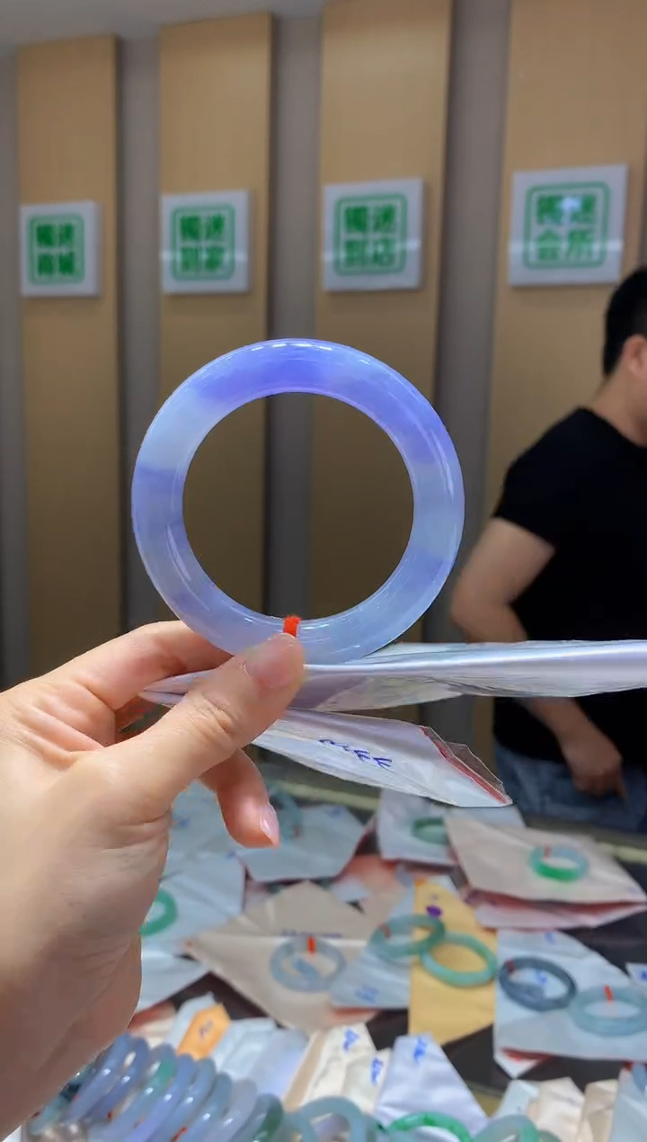 翡翠手镯未镶嵌330圈口57.5