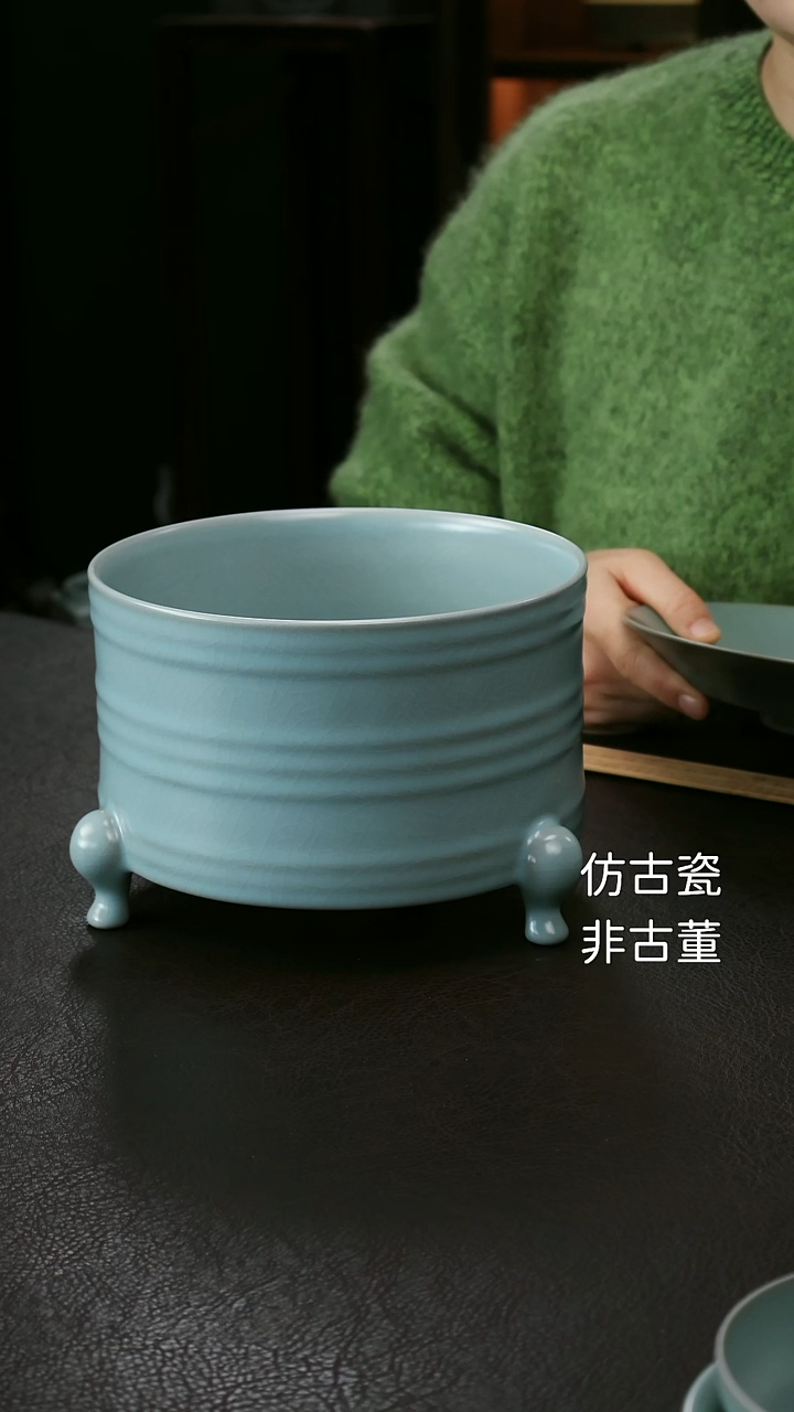 其他汝官窑三足玄纹樽21
