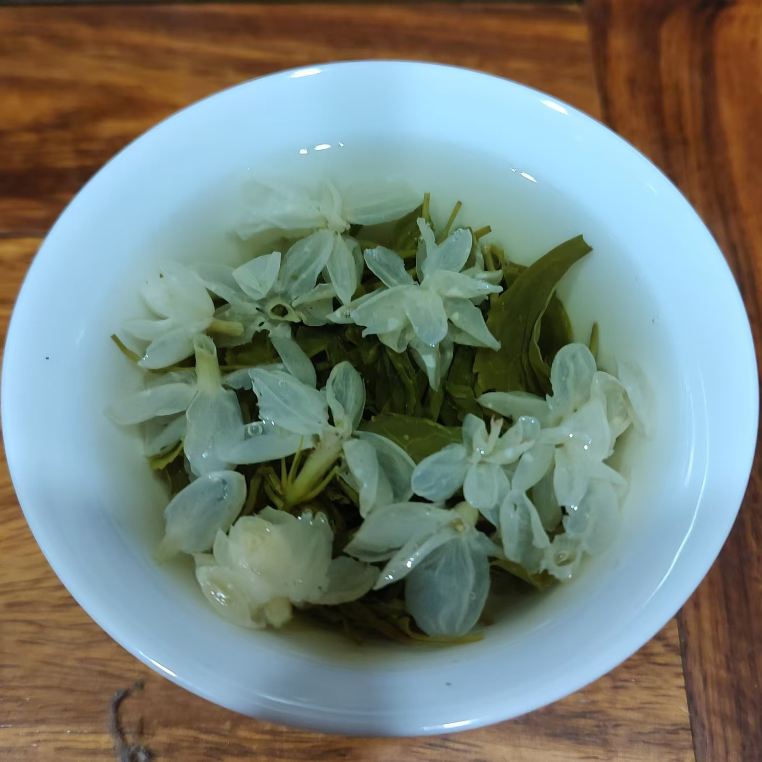 茉莉飘雪 新工艺茉莉花茶 春茶原料秋花窨制 花香足 口感甜润