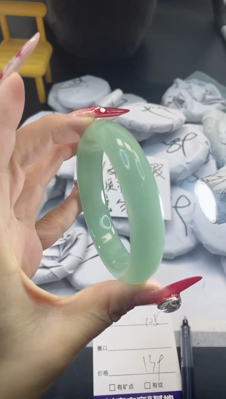 【闪购商品】石英质玉手镯未镶嵌105