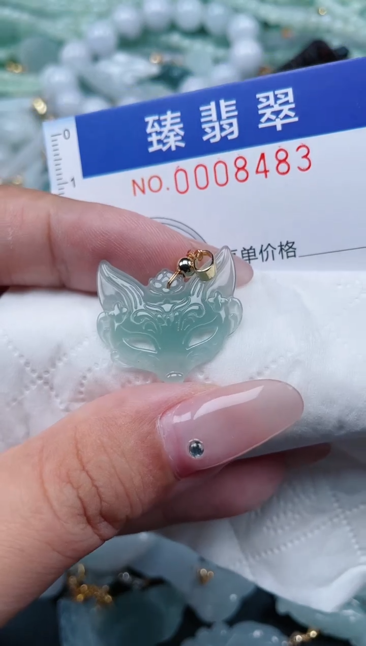 翡翠未镶嵌颈饰.0008483