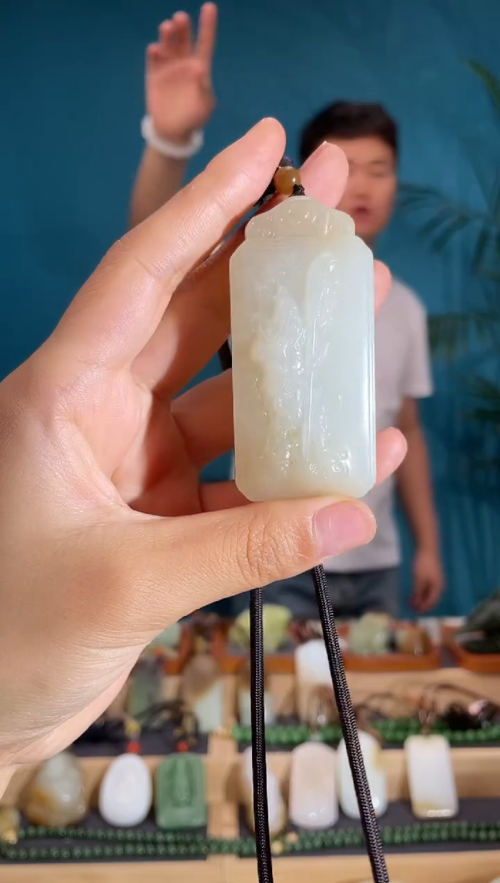 和田玉未镶嵌颈饰1