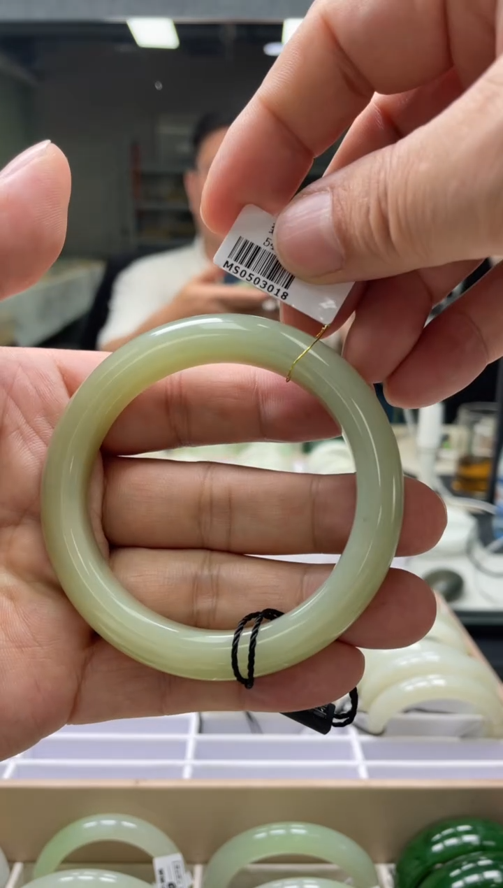 【闪购商品】和田玉手镯未镶嵌编码3018 圈口58-59