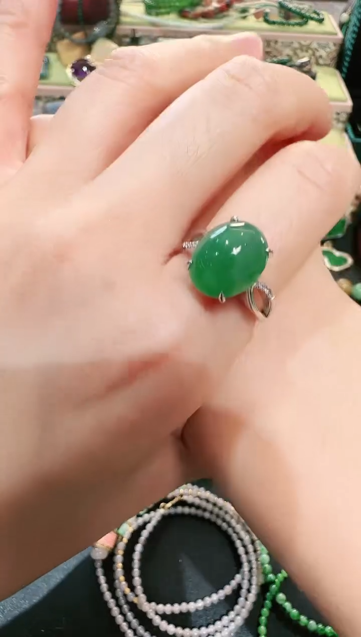 【闪购商品】翡翠颈饰18K金镶嵌戒指