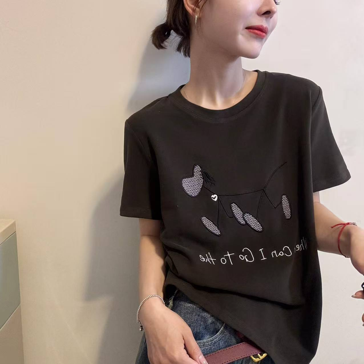 HMY 30817 圆领抽象小狗字母刺绣磨毛短袖T恤女秋宽松百搭上衣