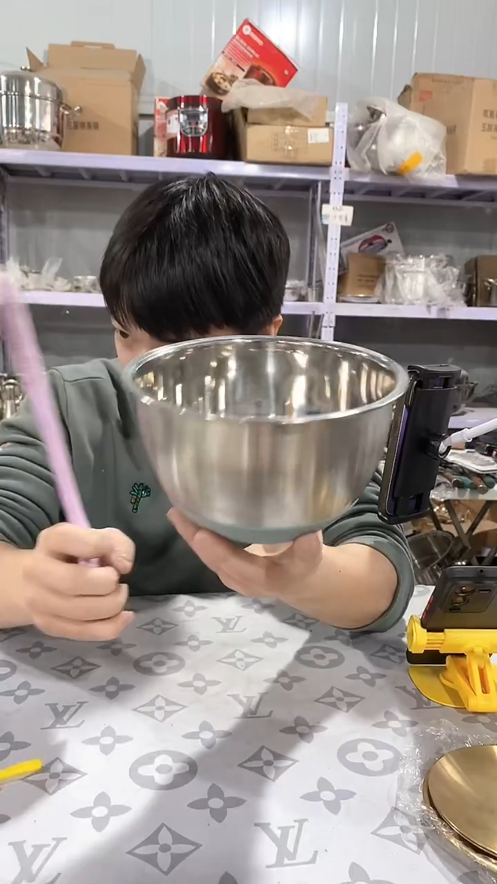 17.5硅胶底沙拉盆贪色随机发瑕疵