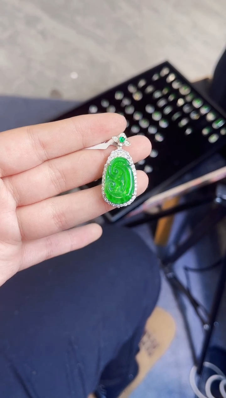 【闪购商品】翡翠颈饰银S925镶嵌如意吊坠