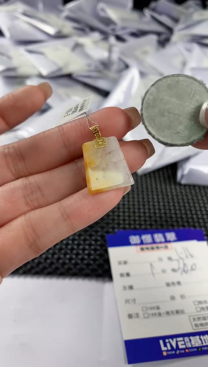 【闪购商品】翡翠颈饰18K金镶嵌翡翠17