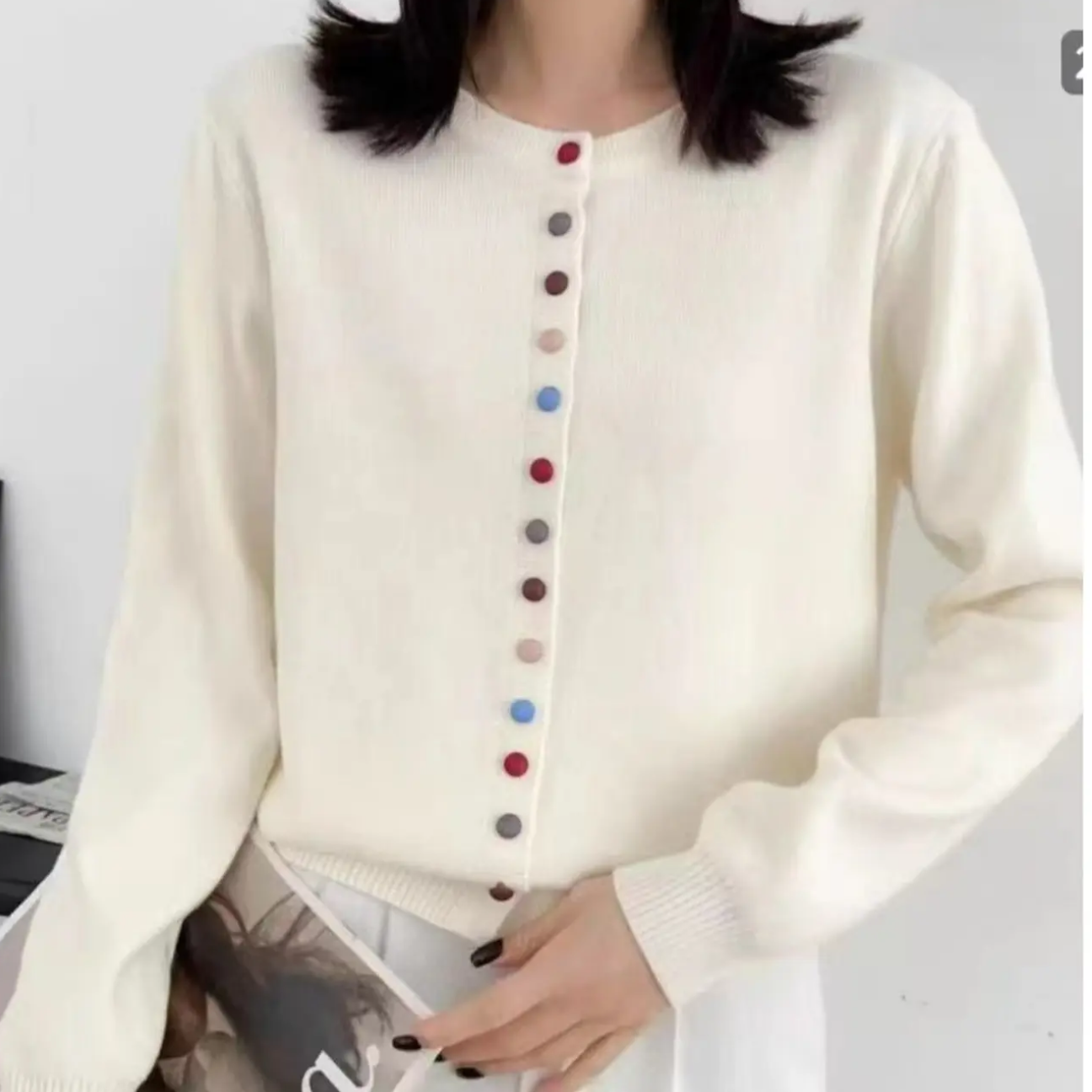 【卡蔻】圆领彩扣开衫