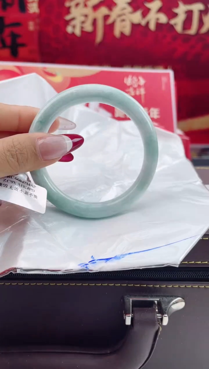 【闪购商品】翡翠手镯未镶嵌13翡翠手镯（微瑕）