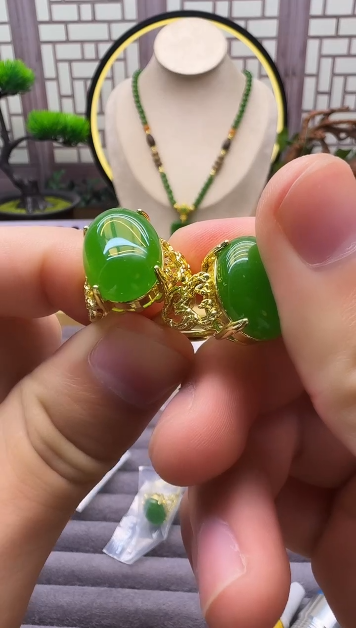 14K金镶嵌戒指和田玉L156      