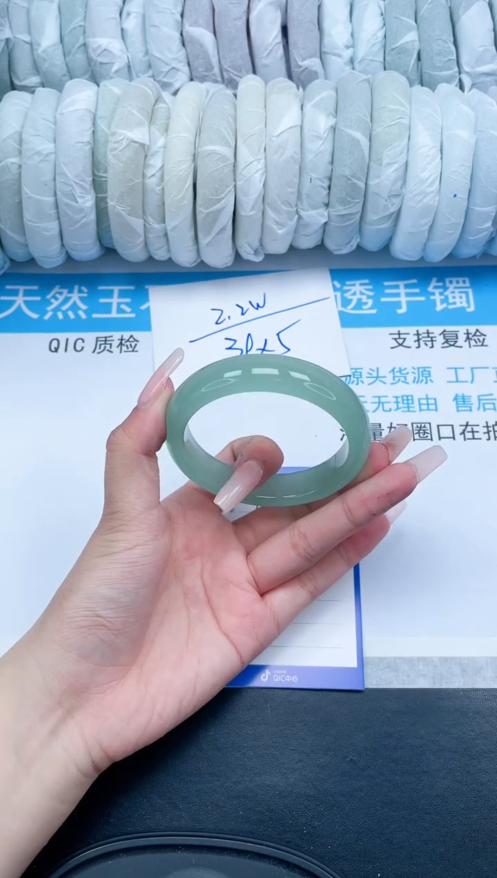 【闪购商品】石英质玉手镯未镶嵌250-52