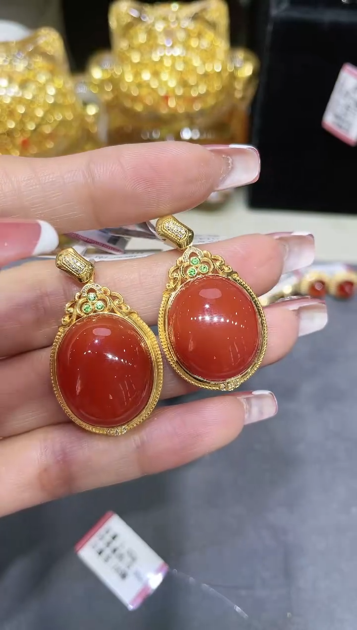 【闪购商品】南红玛瑙吊坠18K金镶嵌多样性发其一