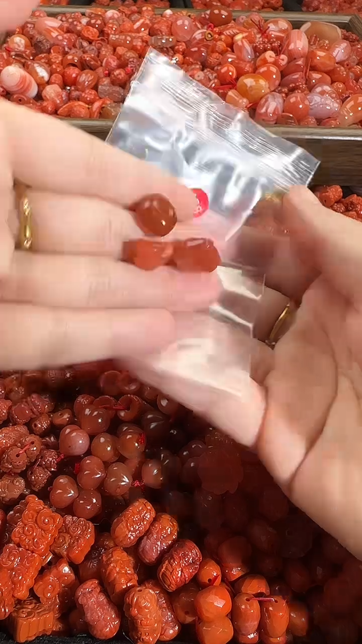 颈饰未镶嵌南红玛瑙1