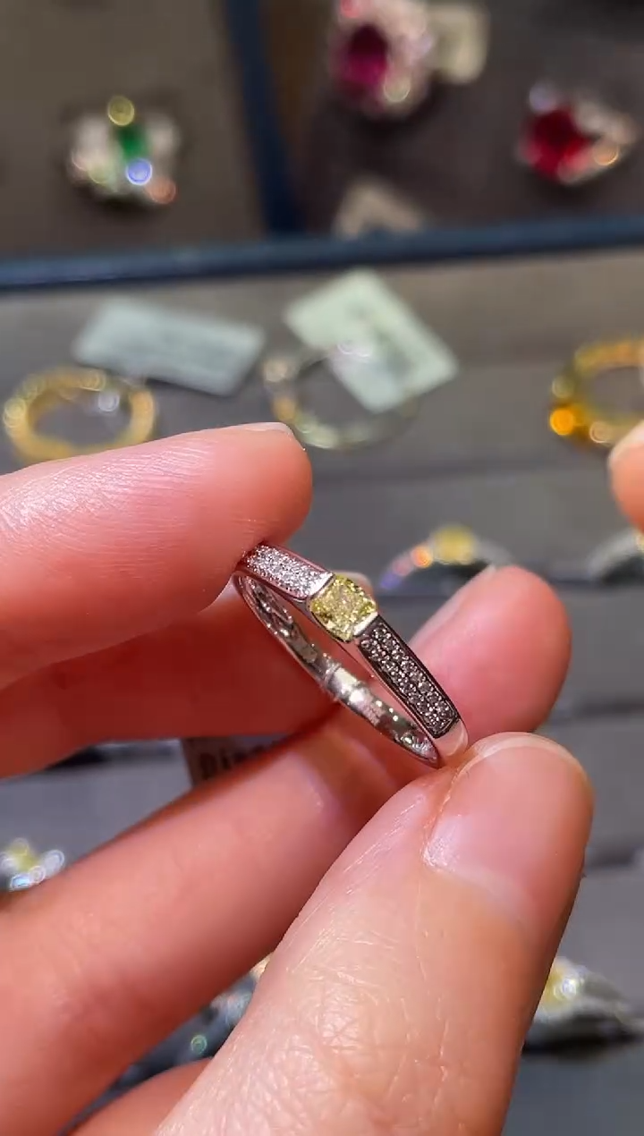 【闪购商品】钻石戒指/指环18K金镶嵌黄钻