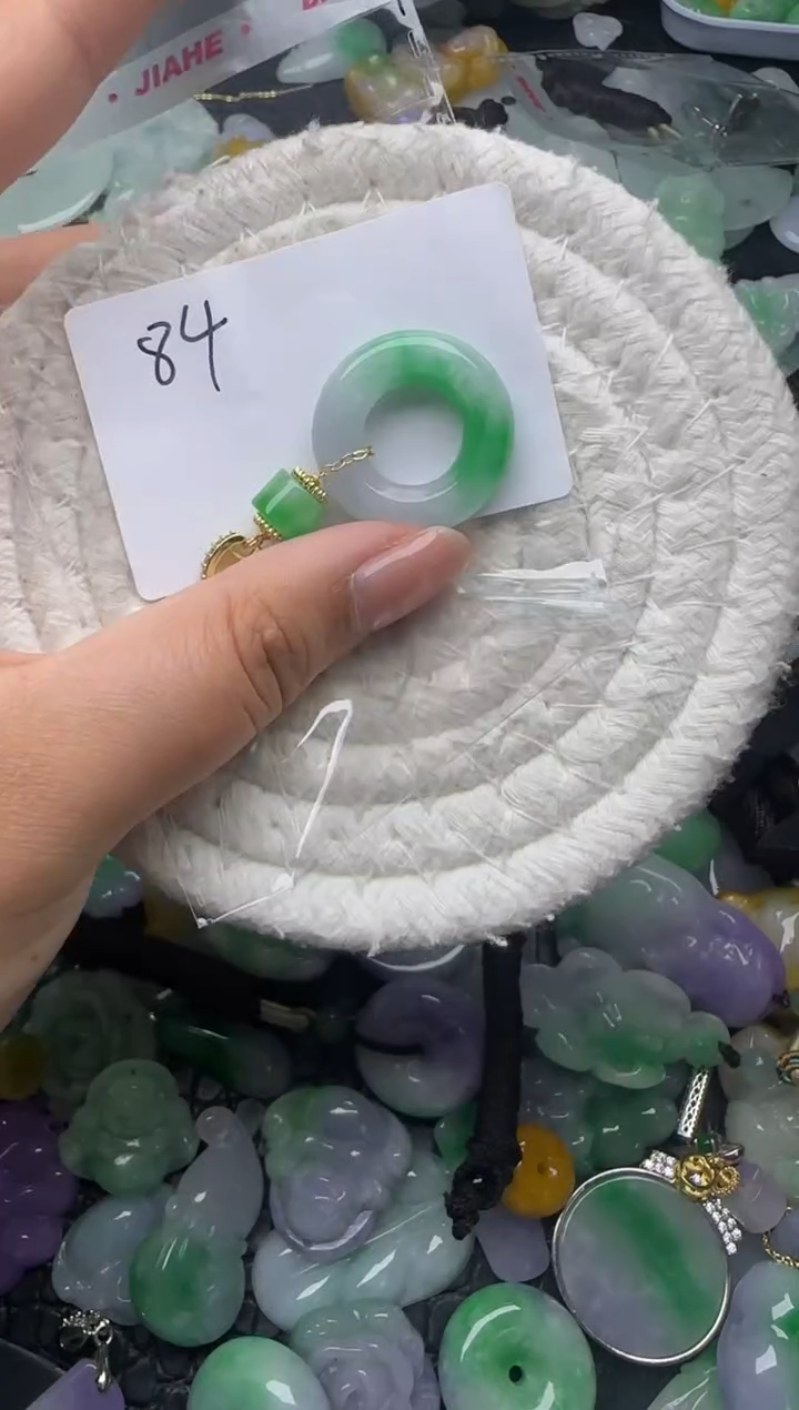 颈饰未镶嵌翡翠缅甸翡翠吊坠