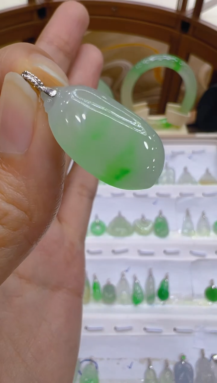 吊坠(不含链)18K金镶嵌翡翠多样性团购发一件