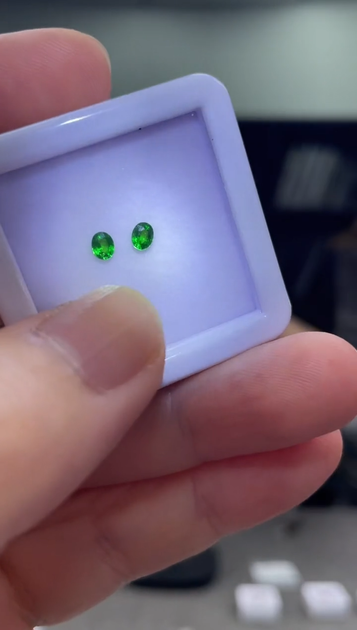 未镶嵌裸石石榴石（沙弗莱）裸石