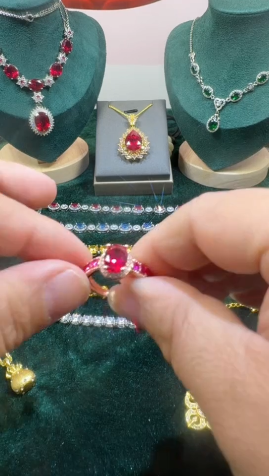 18K金镶嵌戒指红宝石0