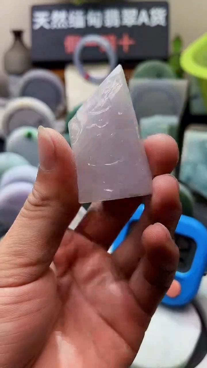 翡翠挂件未镶嵌翡翠