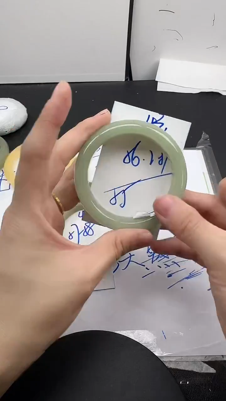 未镶嵌手镯石英质玉43/55-57