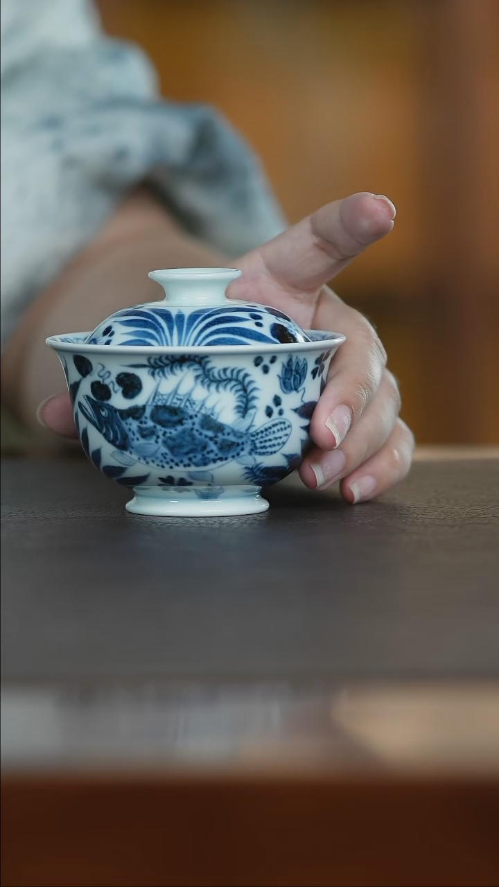 元青花鱼藻盖碗  