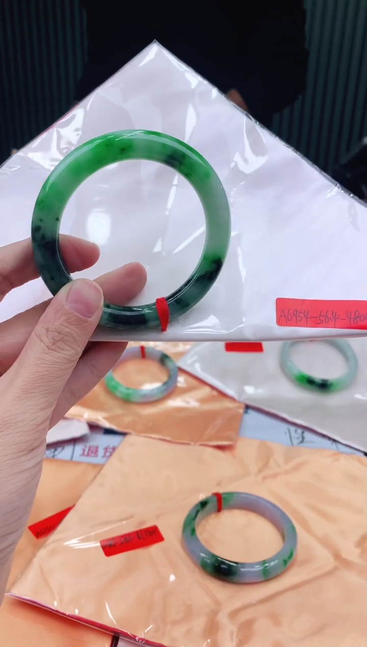 未镶嵌手镯翡翠56+