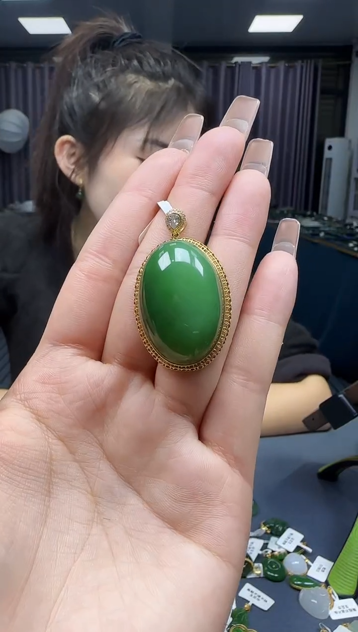 【闪购商品】和田玉挂件18K金镶嵌1