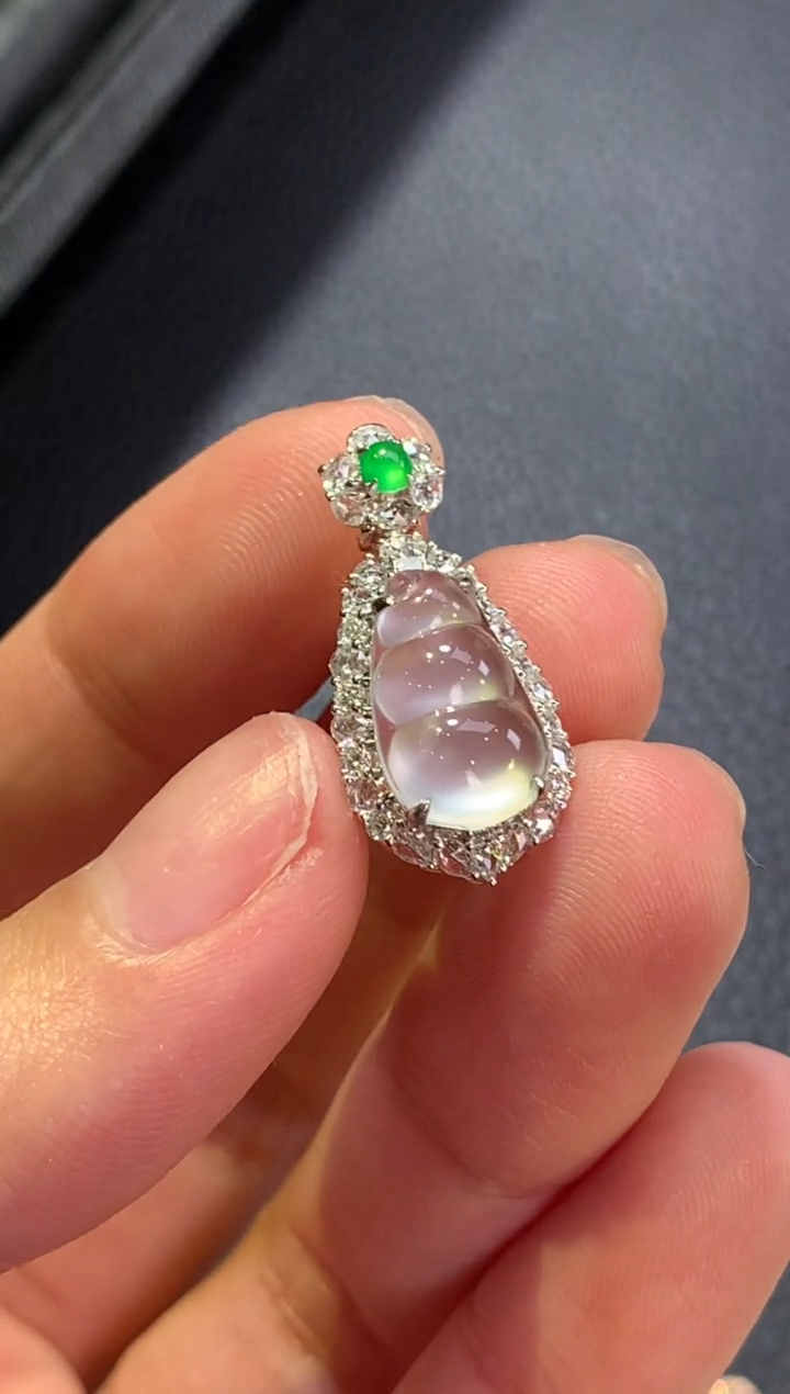 【闪购商品】翡翠18K金镶嵌颈饰豆子