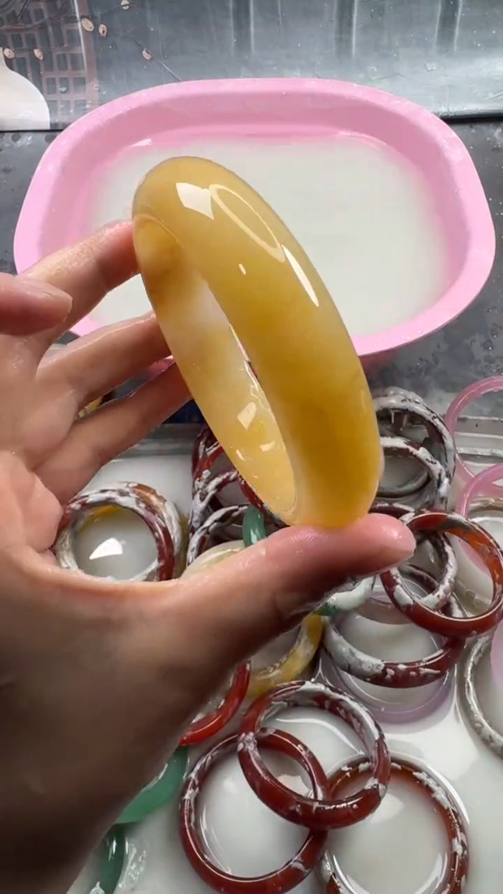 【闪购商品】石英质玉手镯未镶嵌38 64