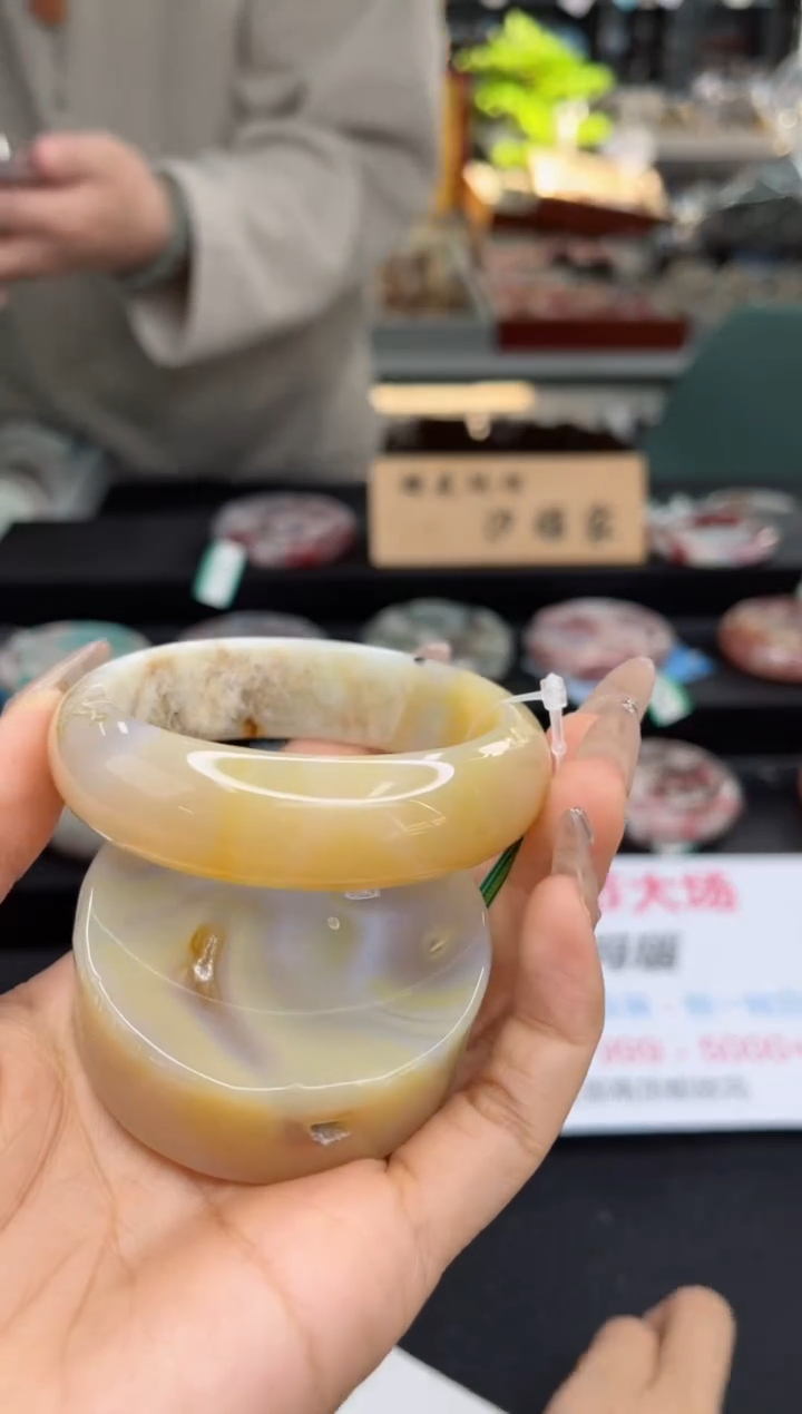 【闪购商品】石英质玉手镯未镶嵌56圈口（不退不换）1680805