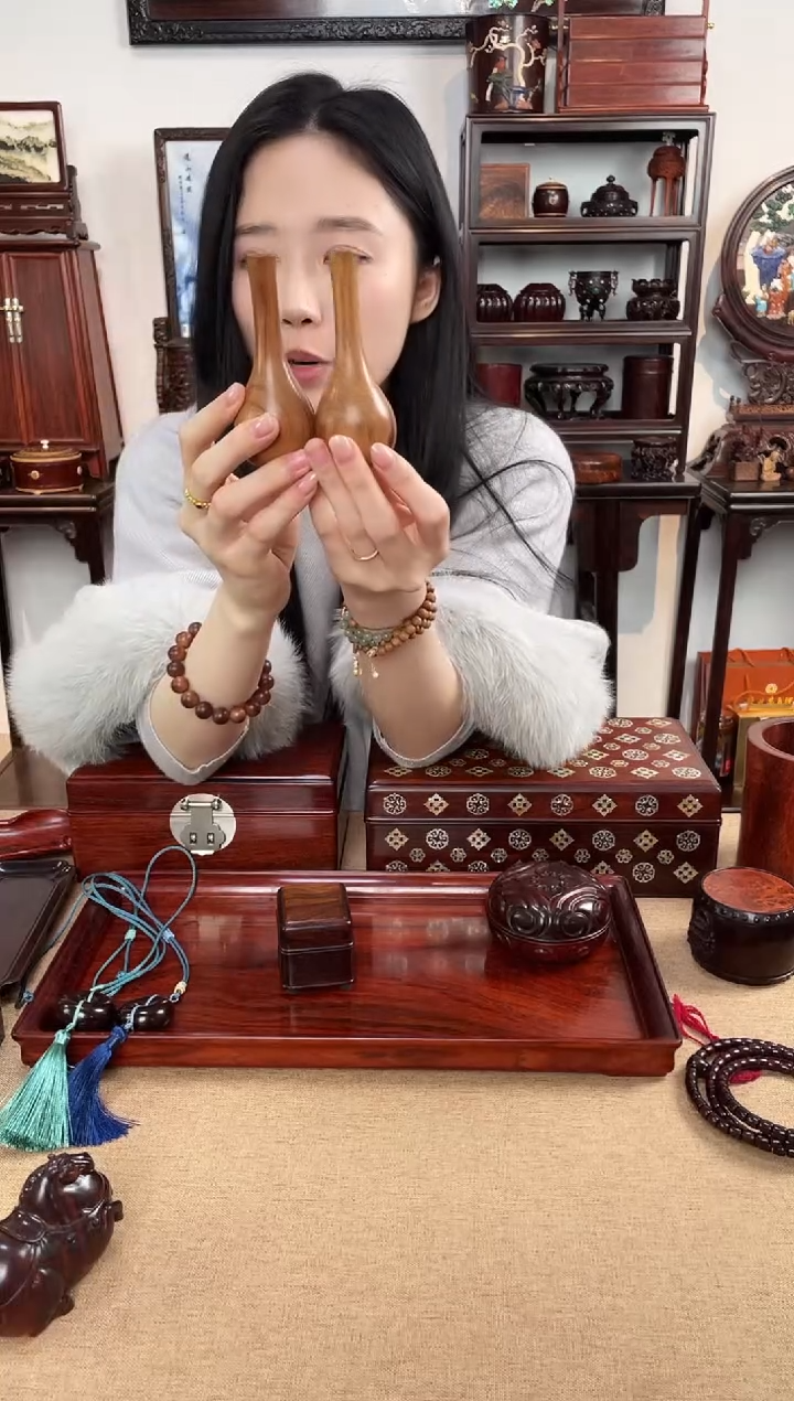 紫檀木类成套家具一队梅瓶