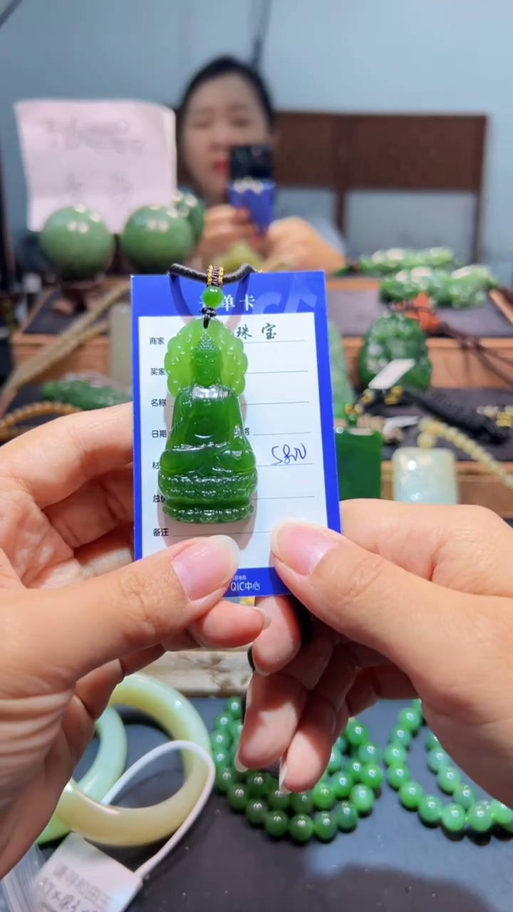 颈饰未镶嵌和田玉（碧玉）1