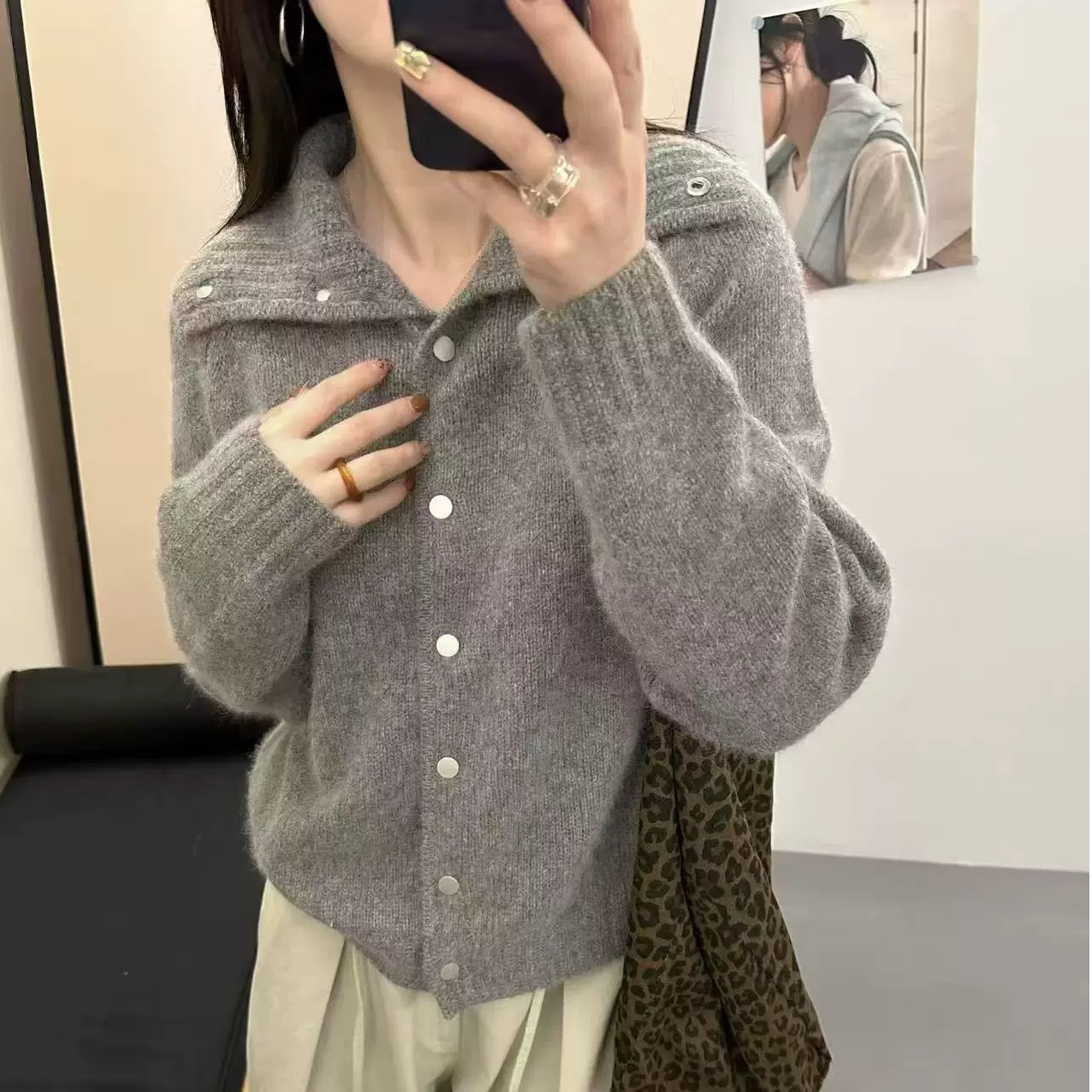超柔软~浣熊绒设计感开衫女翻领宽松毛针织