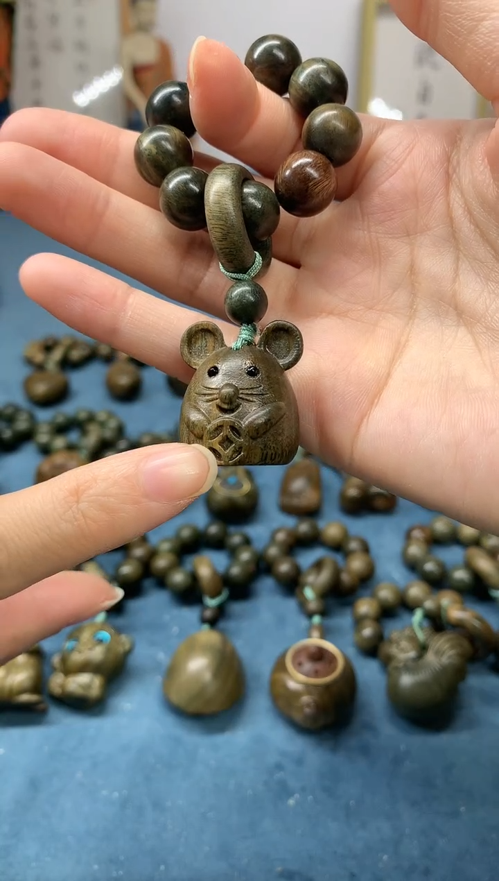 【闪购商品】维腊木（绿檀）把件鼠来宝 盘玩件