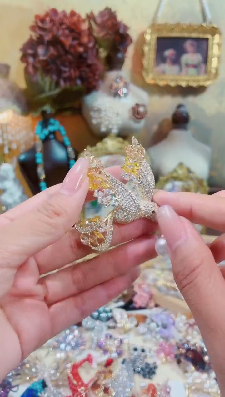 合成立方氧化锆铜合金黄鸟