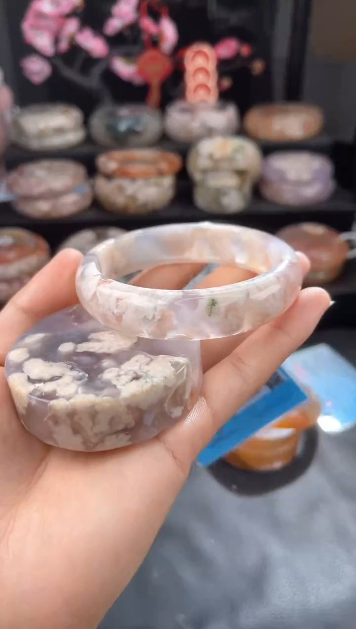 【闪购商品】石英质玉手镯未镶嵌60