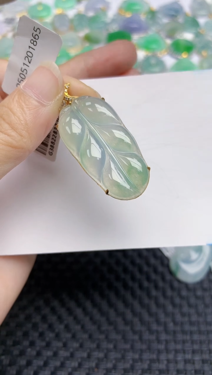 翡翠18K金镶嵌颈饰天然翡翠A货