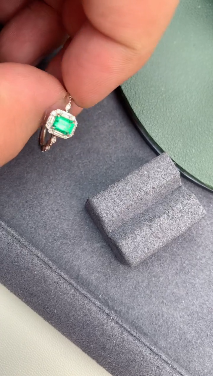 【闪购商品】祖母绿戒指18K金镶嵌50分祖母绿戒指