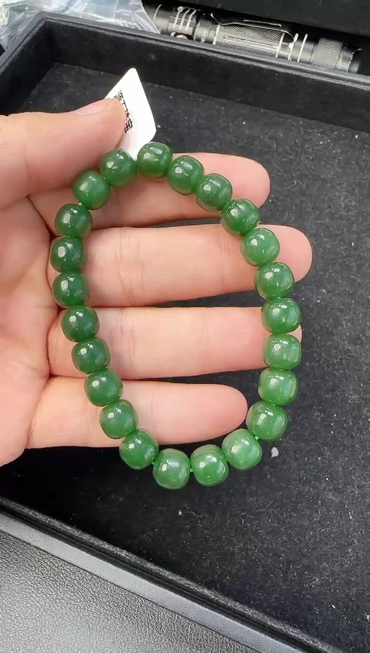 未镶嵌手串和田玉卡8*9左右