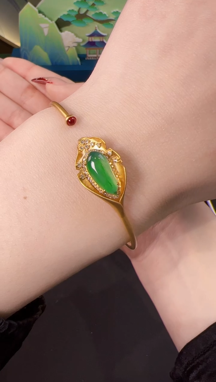 【闪购商品】翡翠手串18K金镶嵌手镯