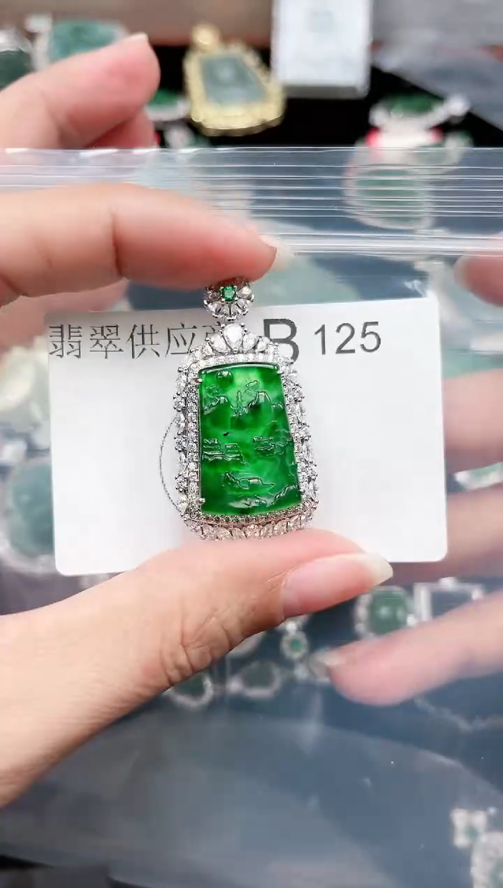 【闪购商品】翡翠颈饰未镶嵌赠皮绳125