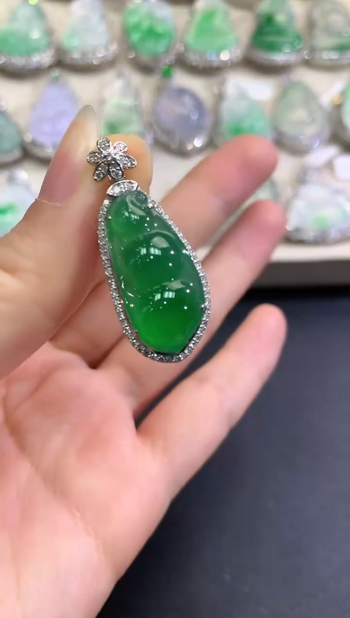 【闪购商品】翡翠颈饰18K金镶嵌B109   