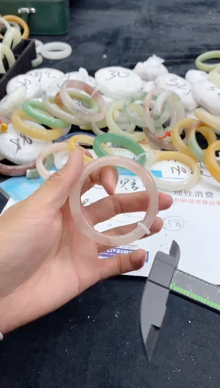 【闪购商品】石英质玉手镯未镶嵌191